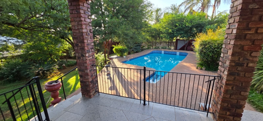 5 Bedroom Property for Sale in Wilkoppies North West